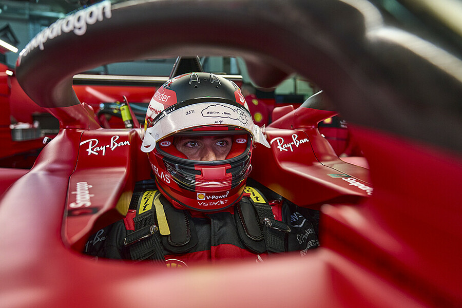 Carlos car 3. Карлос Сайнс формула 1 Феррари. F1 2022 Imola GP. Imola Grand prix 2022. Ferrari Monza.